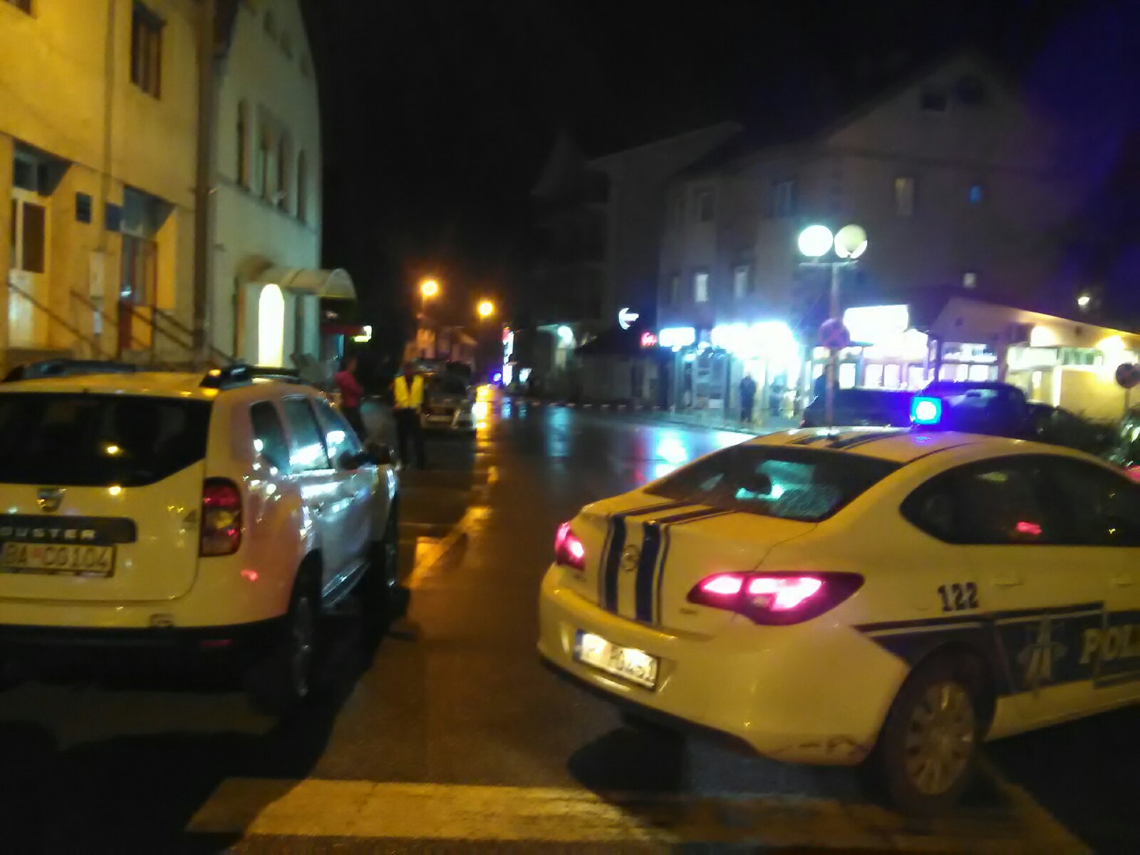 Пуцњава у Беранама: Хицима из аутомобила у покрету рањена жена пред мужем и бебом